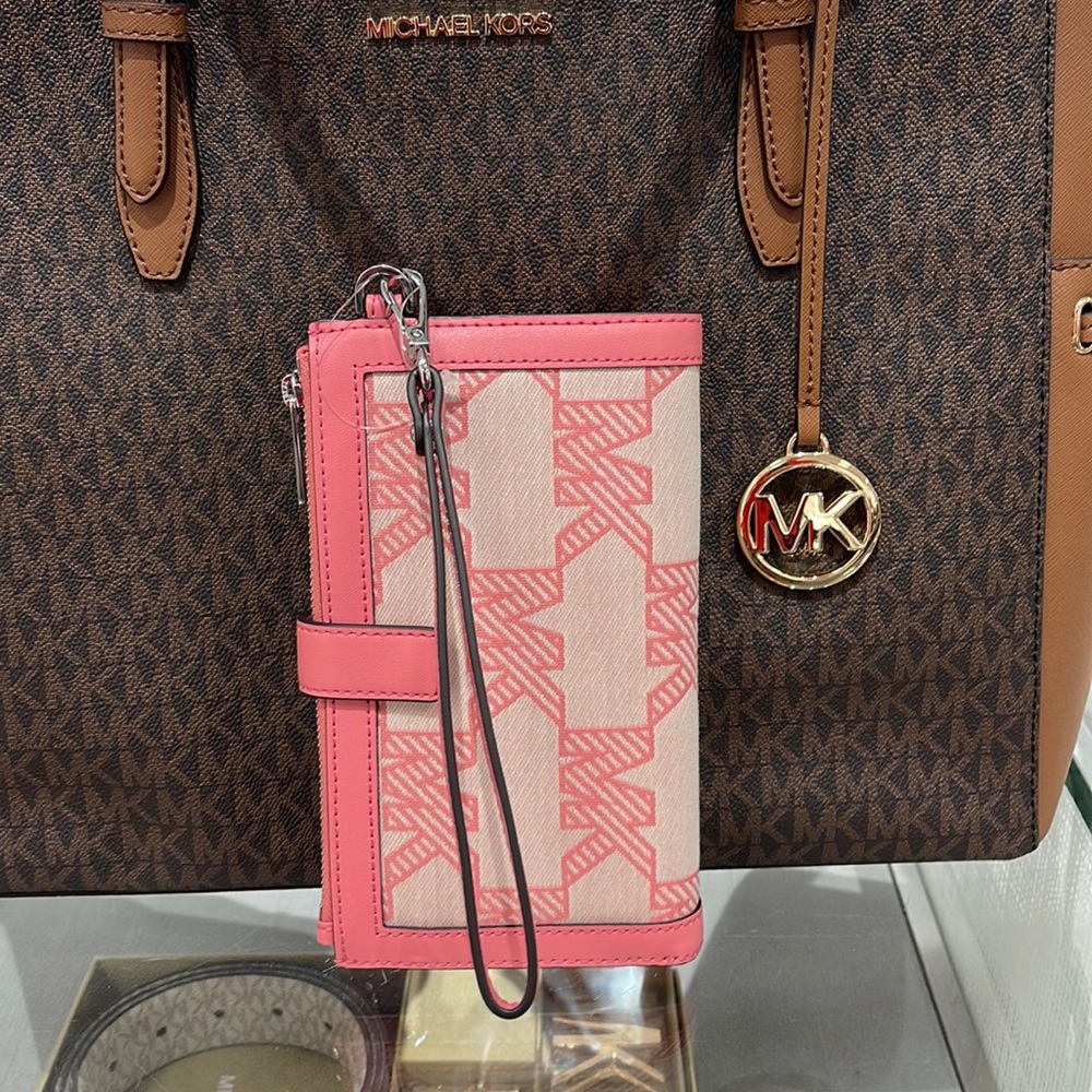 MICHAEL KORS JET SET TRAVEL 35S3GTVW7J LIGHT SAGE LG DOUBLE ZIP WRISTLET-WALLET - Picture 7 of 16